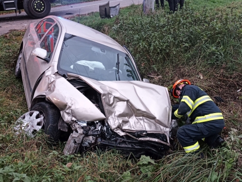 Středeční nehoda dvou osobních automobilů mezi Otrokovicemi a Machovou